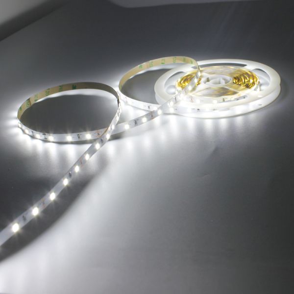 Led traka 5 metara - 300 LED-ica sa daljinskim 5050