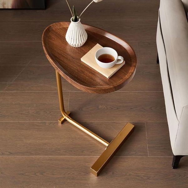 Eleganten leseni stranski stol