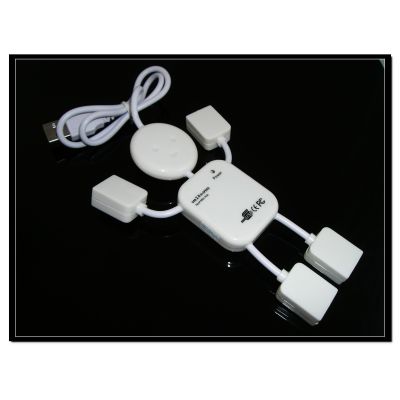 usb hub u obliku simpaticnog robota sa cak 4 prikljucka
