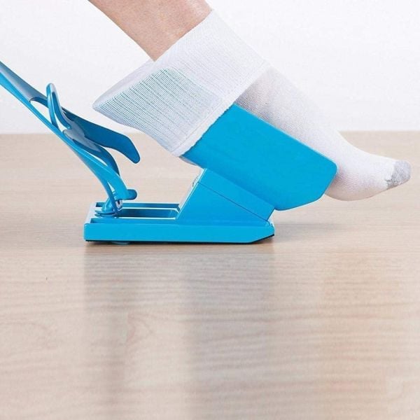 Pripomoček za lažje obuvanje nogavic