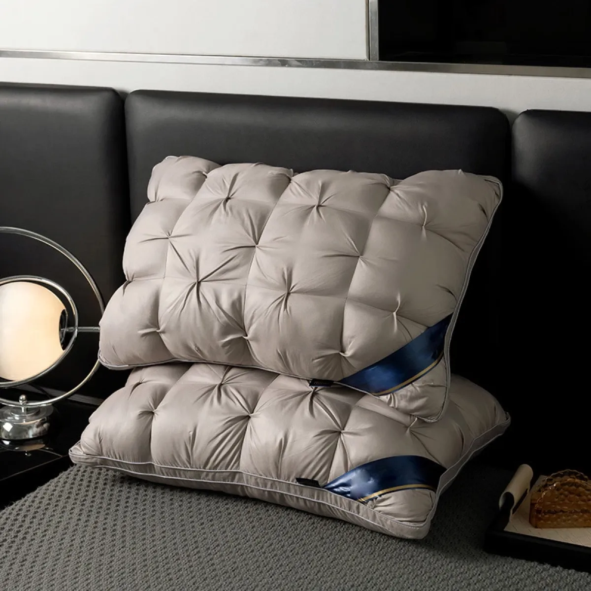 Luksuzni sivi hotelski jastuk - 74x48 cm